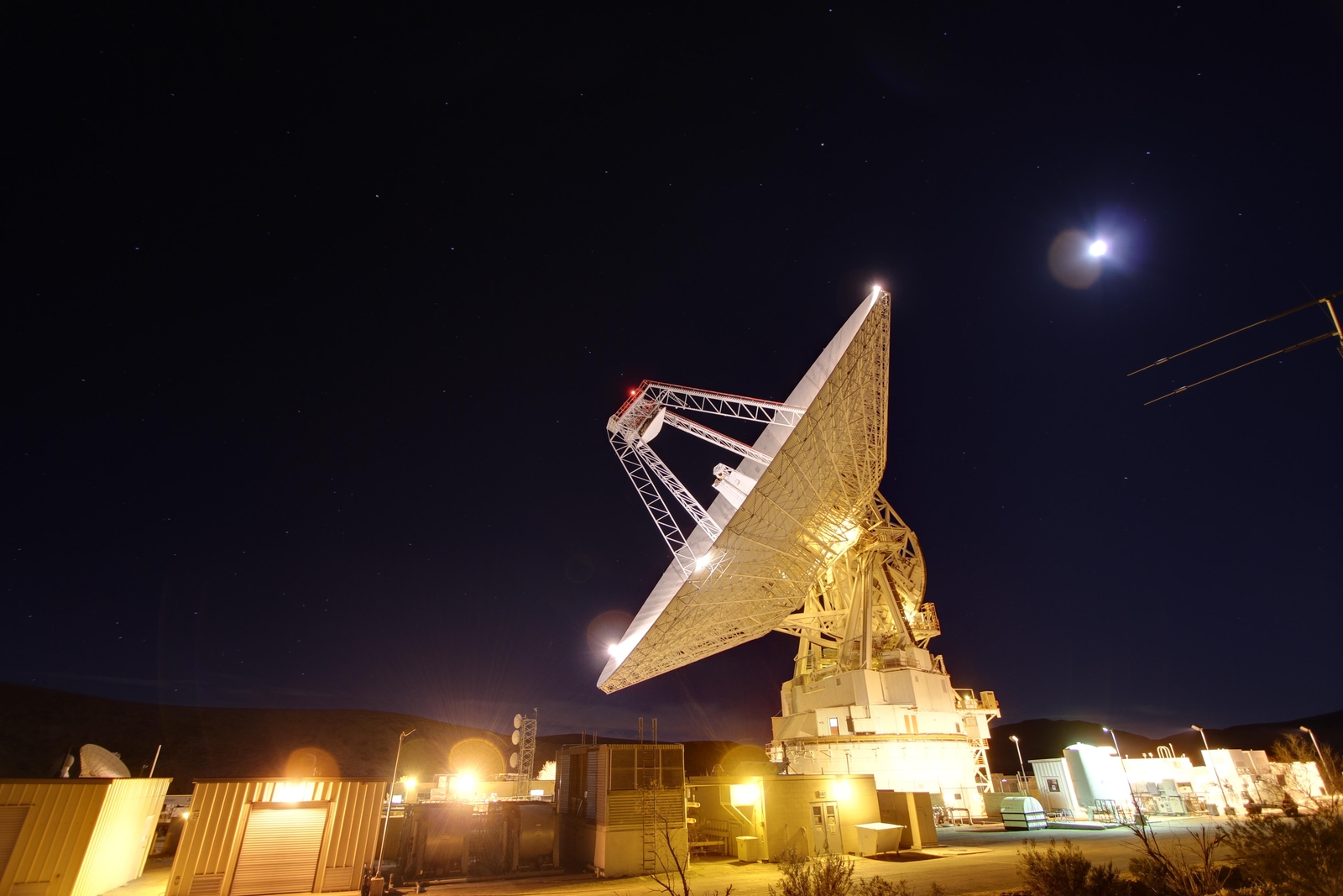 Late night in the desert: Goldstone&#39;s 230-foot (70-meter) antenna tracks spacecraft day and night. This photograph was taken on Jan. 11, 2012.